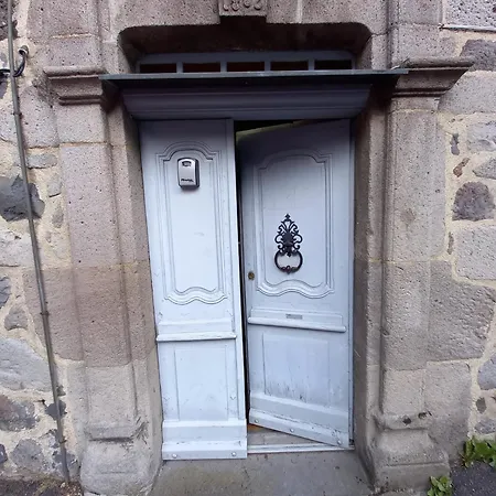Ferienhaus Belle Maison Ancienne Bien Equipee Avec Vue Murat (Cantal)